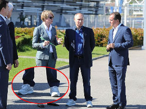 Путин као прави хипстер, на путу у "New Balance" патикама