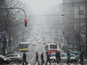 Опрез због магле и појачаног саобраћаја