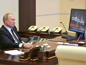 Путин на компјутеру и даље користи "Windows XP"