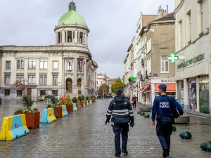 Разголићени посланик ЕП бежао са секси журке у Бриселу