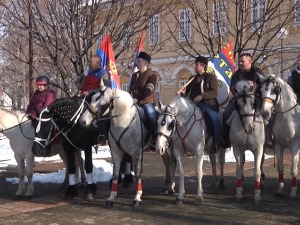 Јахање коња и ношење крста кроз град – овако је Панчево обележило Богојављење