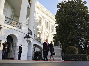 Трамп уз Синатрин "My Way" напустио Белу кућу, слетео на Флориду