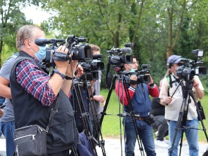 Министарство културе и информисања осуђује учестале нападе на новинаре и медије