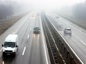 Опрез у вожњи због кише и ветра у кошавском подручју