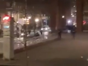 Опет протести и нереди широм Холандије, водени топови у Амстердаму