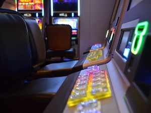 У Србији има више од 33.000 аутомата и преко 2.000 кладионица – какве су казне за кршење закона