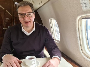 Вучић отпутовао за Француску, сутра састанак с Макроном
