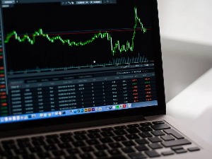 "Робинхуд" откупио још 2,4 милијарде долара у акцијама