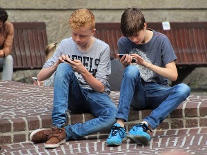 За и/или против забране коришћења мобилних телефона у школама