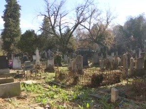 Старо гробље у Нишу очишћено од растиња и отпада, план да се направи меморијални комплекс