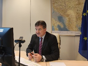 Лајчак поднео извештај ЕУ о дијалогу Београда и Приштине