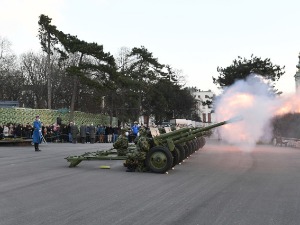 Погледајте почасну артиљеријску паљбу поводом Дана државности - испаљено десет плотуна