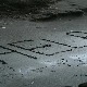 Робинзон Крусо са Новог Зеланда - повређеног сурфера спасио натпис у песку