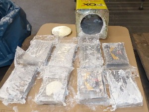 Немачки цариници пронашли више од 16  тона кокаина, скривеног у 1.700 лименки