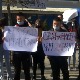 Настављен протест средњошколаца у Грачаници због притварања њихових другова