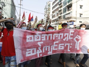 На протестима у Мјанмару убијено 18 особа, више десетина рањених