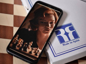 Шпански произвођач шаховских табли задовољно трља руке захваљујући серији „Дамин гамбит“