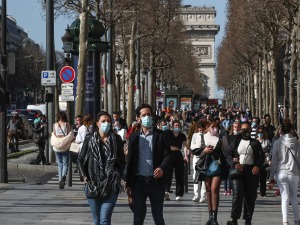 Свет на прагу још једног пролећа под маскама – раст броја заражених не дозвољава опуштање