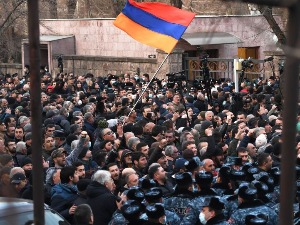 Начелник Генералштаба Јерменије разрешен дужности, опозиција наставља са притиском на Пашињана