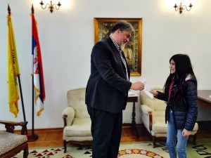 Манастир Хиландар доделио стипендију Биљани Чекић, малој "Дари из Јасеновца"