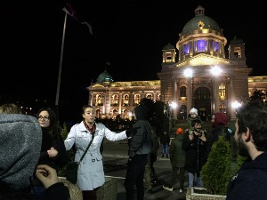 Угоститељи протестовали испред Скупштине: "Немогуће да раде сви осим нас"