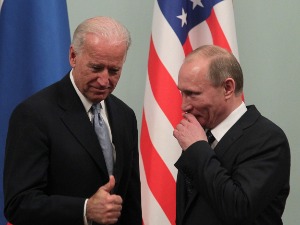 Путин спреман на јавни разговор после Бајденових тешких речи