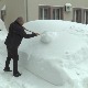У Црној Трави два дана не могу да отворе врата од снега, не назиру се путеви од сметова