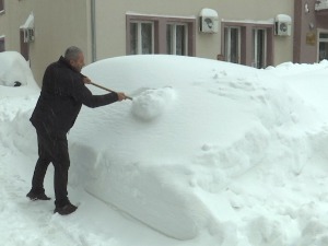 У Црној Трави два дана не могу да отворе врата од снега, не назиру се путеви од сметова