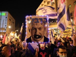 Хиљаде људи на демонстрацијама против Нетанјахуа три дана пред изборе