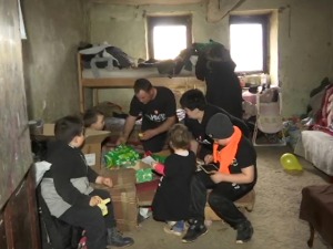 Шесточлана породица Немет осам година без струје, Тибор учи уз светлост свеће