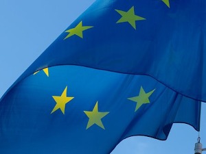 ЕУ упозорава Куртија због подривања процеса дијалога