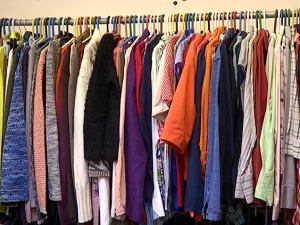 Да ли је крај мукама са старом гардеробом – пронађи своју локацију, испразни ормар и донирај