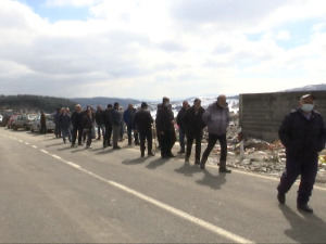 Мештани блокирали депонију код Сјенице: Стрепимо од заразе, пси и гаврани разносе кости