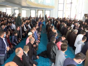Почео рамазански пост уз поштовање мера и поруку да је дозвољено примити вакцину