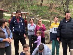 Рујевац је најбогатије село – деце има у свакој кући, фали им само осам километара пута