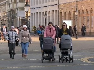 Како "поправити" закон који није решио кључне проблеме жена на породиљском