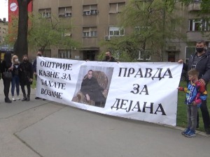 Ниш, породице настрадалих пешака протестовале испред Палате правде