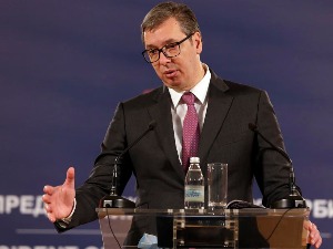 Вучић: Вакцинисаним грађанима држава даје 3.000 динара