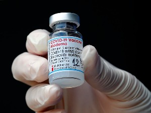 Модерна: Трећа доза вакцине штити од бразилског и јужноафричког соја