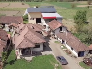 Милосављевићи су пре 30 година напустили град, сада крај Мораве имају своју фабрику будућности