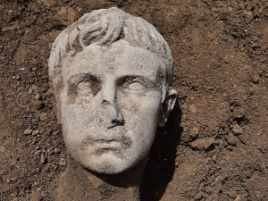 Археолози пронашли мермерну главу првог римског цара Октавијана Августа стару 2.000 година