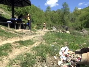 Омиљено излетиште Пироћанаца после празника личи на депонију, за чишћење нико није надлежан