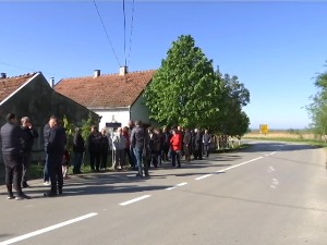 Куће и баште мештана Мужље на планираној траси ауто-пута, траже да буде измештена