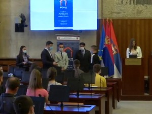 Најбољим средњошколцима у Војводини по 40.000 динара  