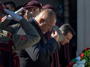 Заев: Како су сви остали људи настали од мајмуна, само ми од Бугара? Заев: Како су сви остали људи настали од мајмуна, само ми од Бугара?