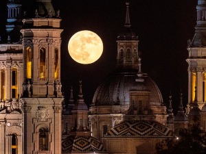 Крвави супермесец мегазвезда вечери широм планете