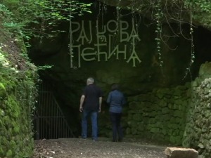 Рајкова пећина поред златоносног тока, једина бела пећина у Србији