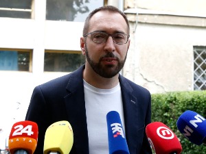 Инцидент у штабу новог градоначелника Загреба, вређао окупљене и изазвао мањи пожар Инцидент у штабу новог градоначелника Загреба, вређао окупљене и изазвао мањи пожар