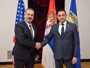 Амбасадор Годфри уручио донацију МУП-у: Српска полиција једна од најспособнијих у Европи