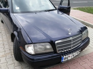 Возач из Србије побегао мађарској патроли, полиција у гепеку нашла мигранте 
